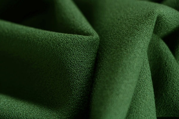 Galles green wool crêpe fabric | new tess