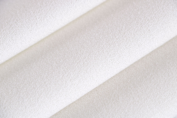 Optical white wool crêpe fabric | new tess