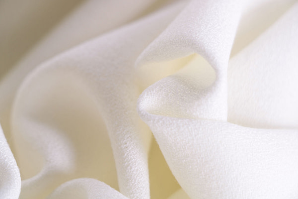 Optical white wool crêpe fabric | new tess