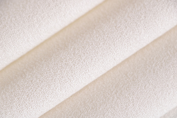 Ivory white wool crêpe fabric | new tess