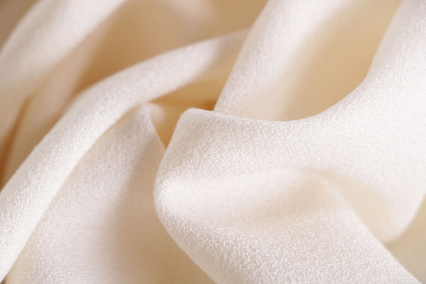 Ivory white wool crêpe fabric | new tess