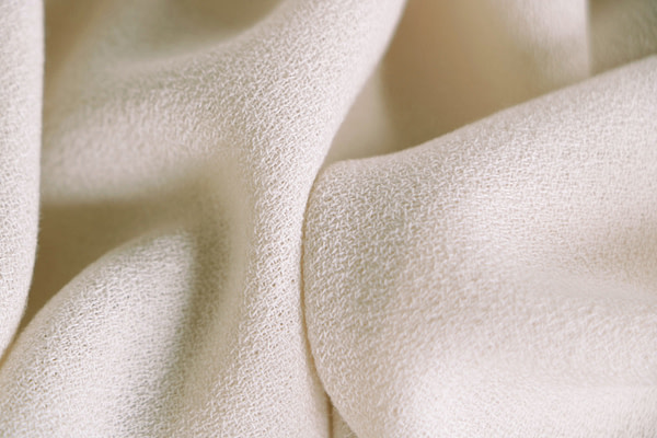 Milk white wool crêpe fabric | new tess