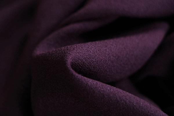 Dark purple wool crêpe fabric | new tess