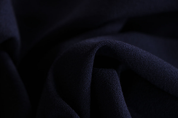 Navy blue wool crêpe fabric | new tess