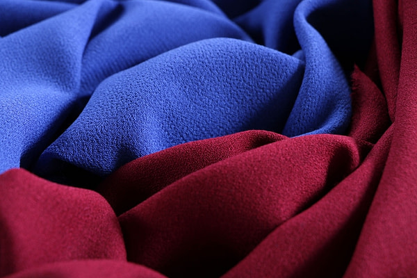Ruby red wool crêpe fabric | new tess
