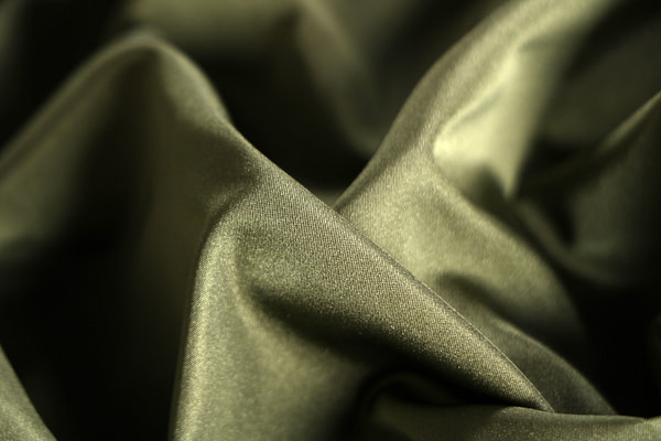 Moss green radzemire fabric in pure silk | new tess