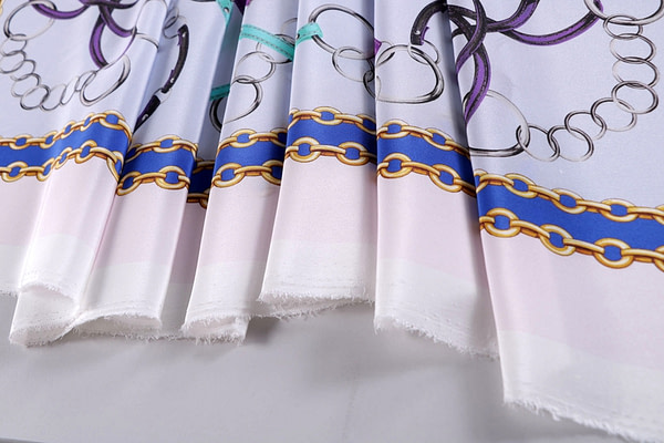 Silk crepe de chine foulard print for dress | new tess