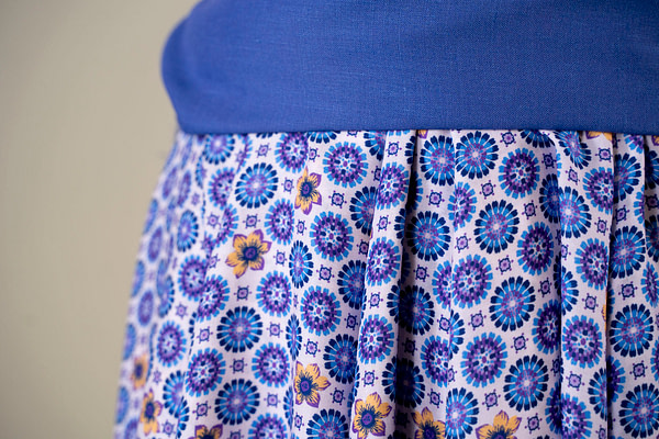 Viscose muslin fabric printed in a tie pattern in shades of lilac | new tess