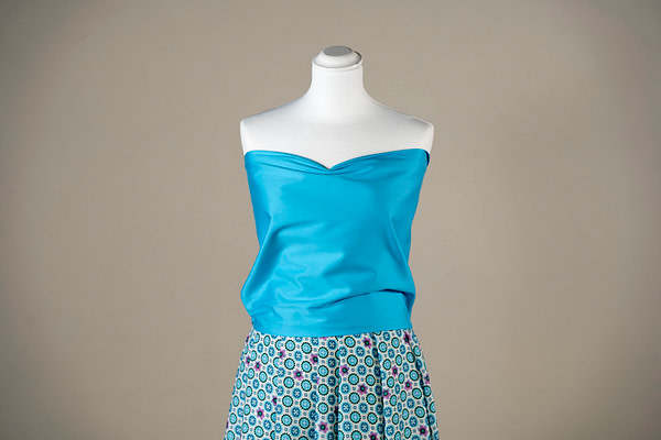 Viscose muslin fabric printed in a tie pattern in shades of turquoise | new tess