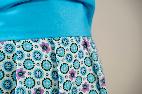 Viscose muslin fabric printed in a tie pattern in shades of turquoise | new tess