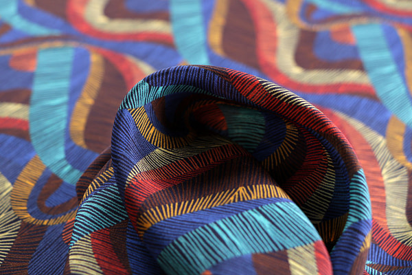 Optical geometric pattern pure silk crepe de chine fabric | new tess
