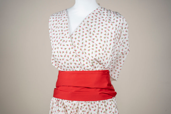 Cotton poplin fabric printed with liberty flowers in red on a white background | new tess