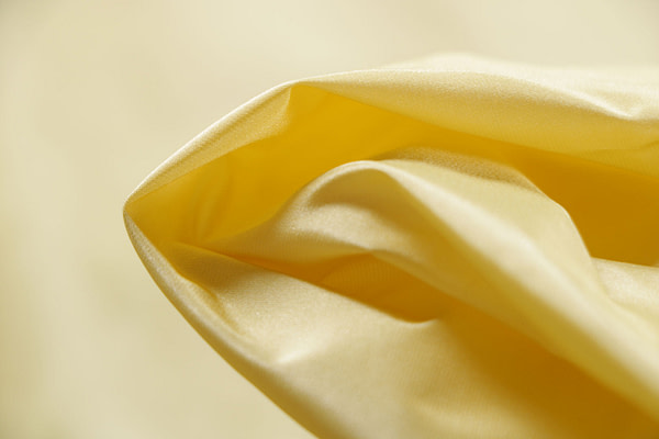 Lemon yellow taffeta fabric in pure silk | new tess