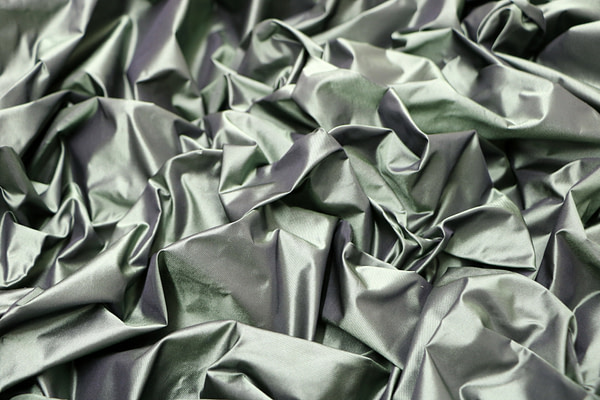 Pure silk taffeta fabric with iridescent effect | new tess