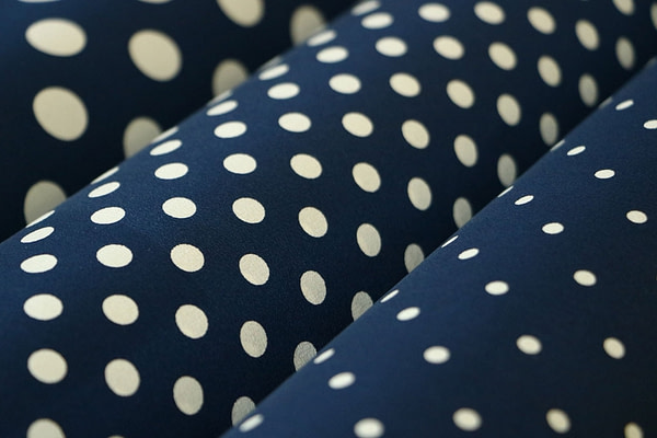 Tessuti in seta a pois per abbigliamento e moda di alta qualità | new tess