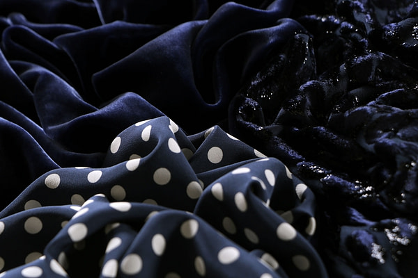 Tessuti in seta a pois per abbigliamento e moda di alta qualità | new tess