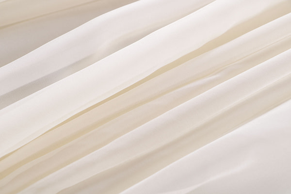 Milk white chiffon fabric in pure silk | new tess