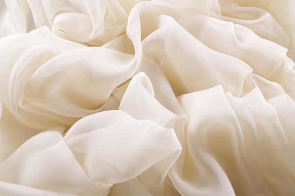 Tessuto Chiffon Primula Latte per Abbigliamento