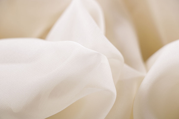 Tessuto Chiffon Primula Latte per Abbigliamento
