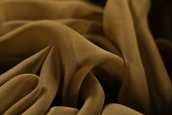 Leaf green chiffon fabric in pure silk | new tess