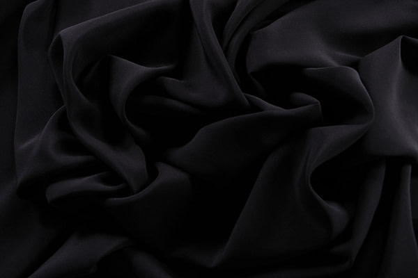 Tissu de crêpe de chine de soie noire unie pour la couture et l'habillement - new tess