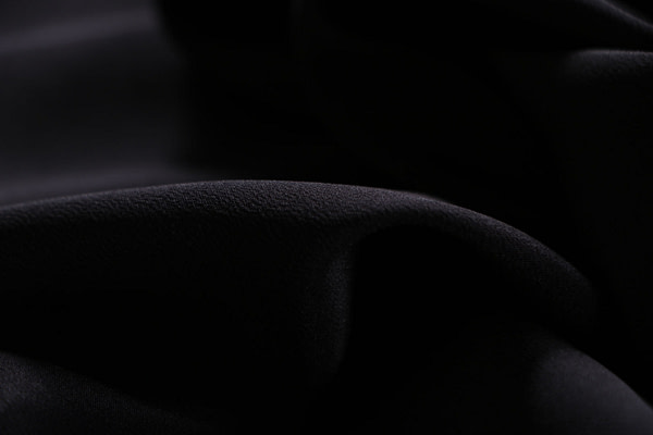 Tissu de crêpe de chine de soie noire unie pour la couture et l'habillement - new tess