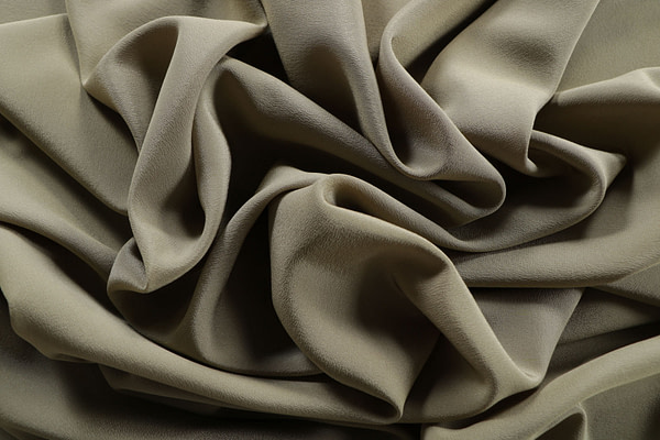 Olive green crêpe de chine fabric in pure silk | new tess