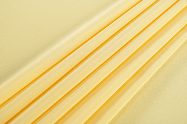 Primrose yellow crêpe de chine fabric in pure silk | new tess