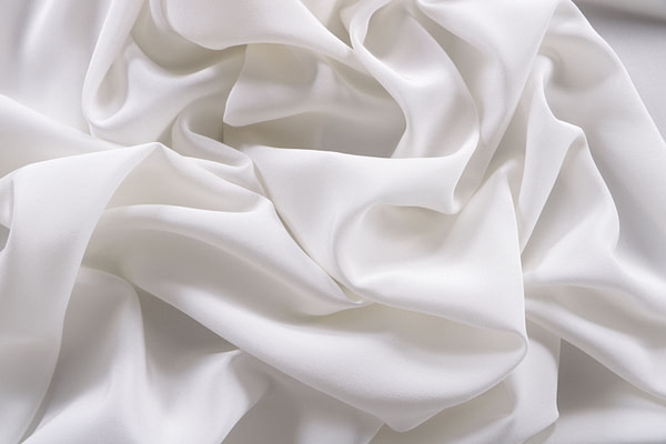 Ivory white crêpe de chine fabric in pure silk | new tess
