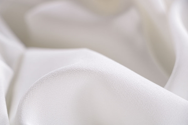 Ivory white crêpe de chine fabric in pure silk | new tess