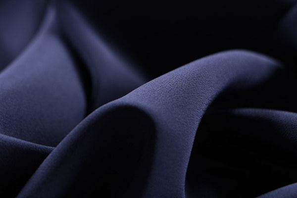 Marine blue crêpe de chine fabric in pure silk | new tess