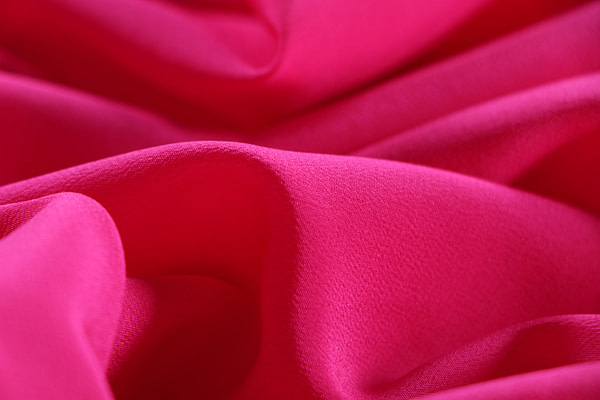 Fuchsia crêpe de chine fabric in pure silk | new tess