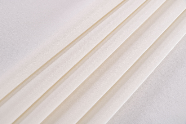 Milk white crêpe de chine fabric in pure silk | new tess