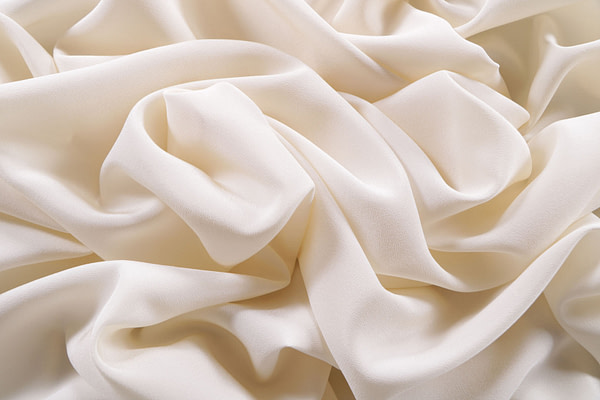 Milk white crêpe de chine fabric in pure silk | new tess