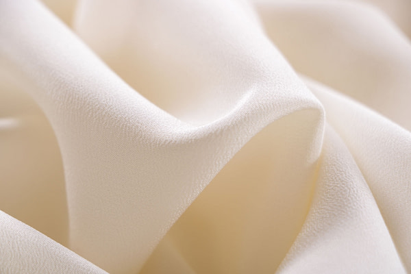 Milk white crêpe de chine fabric in pure silk | new tess