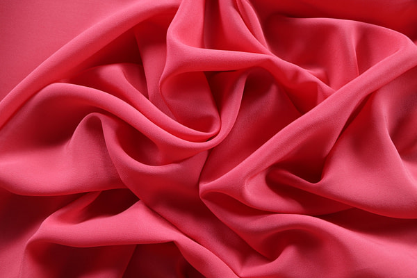 Geranium pink crêpe de chine fabric in pure silk | new tess