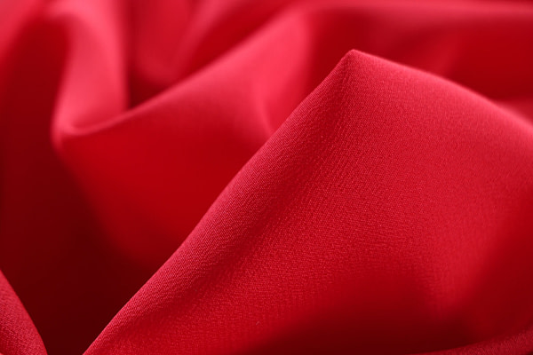 Tissu de crêpe de chine de soie rouge uni pour la couture et l'habillement - new tess