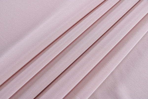 Petal pink crêpe de chine fabric in pure silk | new tess