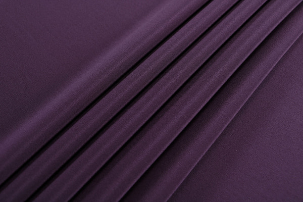 Plum purple crêpe de chine fabric in pure silk | new tess