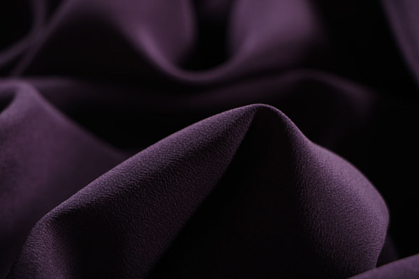 Plum purple crêpe de chine fabric in pure silk | new tess