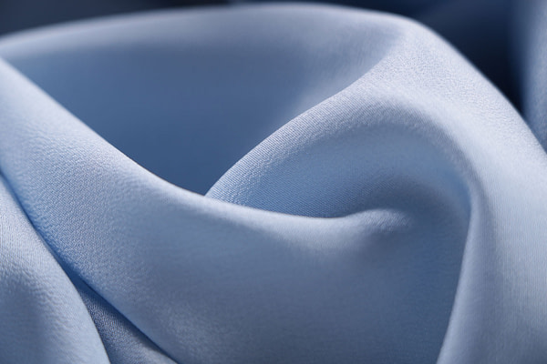 Tessuto Crepe De Chine Sorrento Fiordalisio per Abbigliamento