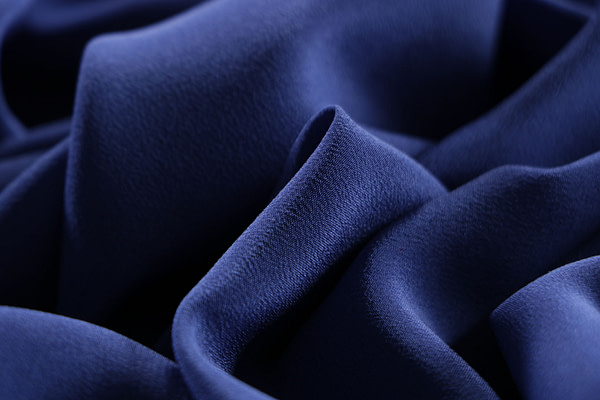 Tessuto Crepe De Chine Sorrento Zaffiro per Abbigliamento