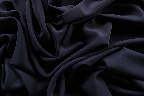 Navy blue crêpe de chine fabric in pure silk | new tess