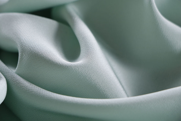 Opal green crêpe de chine fabric in pure silk | new tess