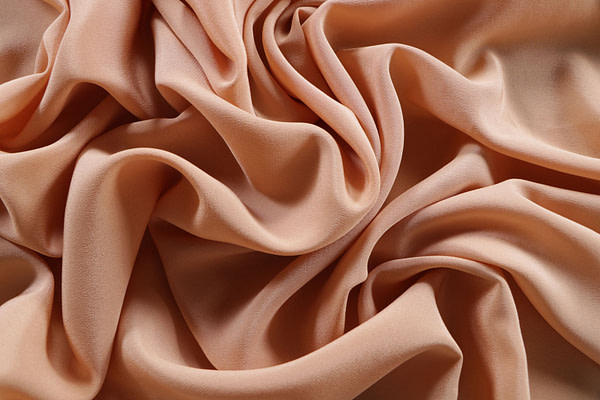 Biscuit beige crêpe de chine fabric in pure silk | new tess