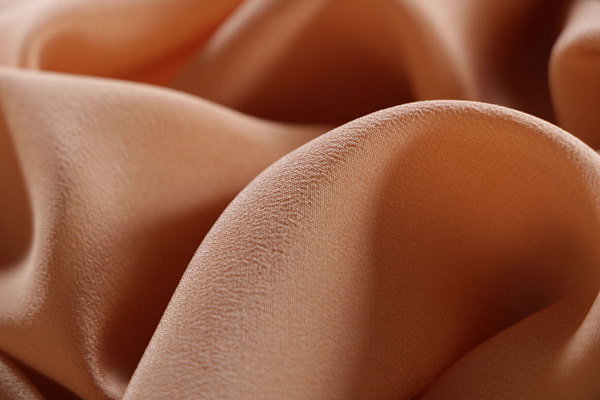 Biscuit beige crêpe de chine fabric in pure silk | new tess