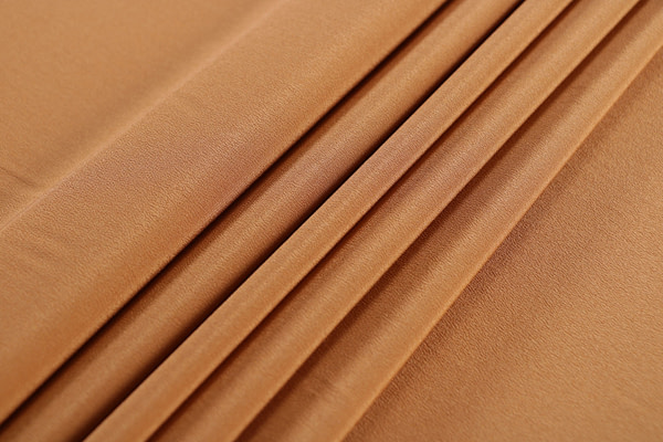 Caramel brown crêpe de chine fabric in pure silk | new tess