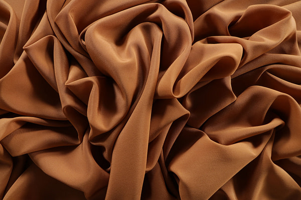 Caramel brown crêpe de chine fabric in pure silk | new tess