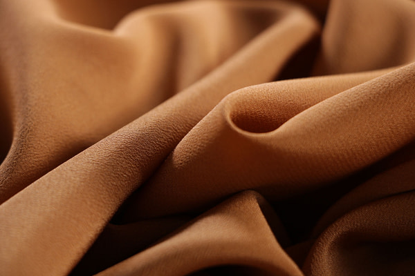 Caramel brown crêpe de chine fabric in pure silk | new tess