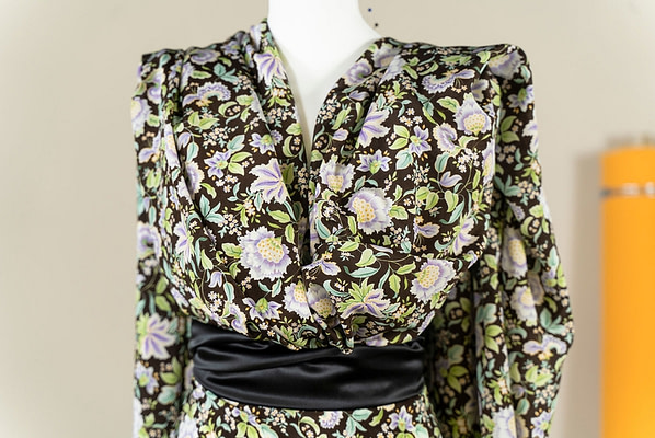 Tessuto Crepe Fiori Etnici ST000670 per Abbigliamento